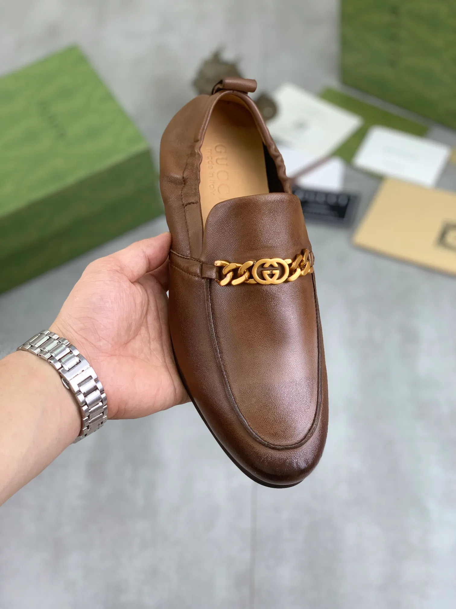 Men's Men's Shoes💰P520💰【New Style】Water-dyed Niuli Gucci's most popular selection of lazy slip-on leather shoes (Gucci) official website latest Gucci lazy leather shoes, hot style 💥 simple and elegant style, exclusive for trendy men. Unique official website latest brand original double G embossing Elements 👑 Original Gucci decoration, fashionable and elegant, fabric original calfskin ✅ fully imported first-layer cowhide lining, official website designated wear-resistant, rubber business outsole, classic model taken at the counter in real life 🎬38-44 black brown optional